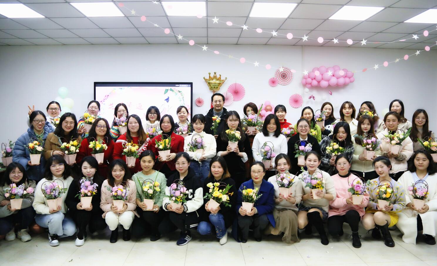 花開(kāi)濟(jì)通  情暖三月